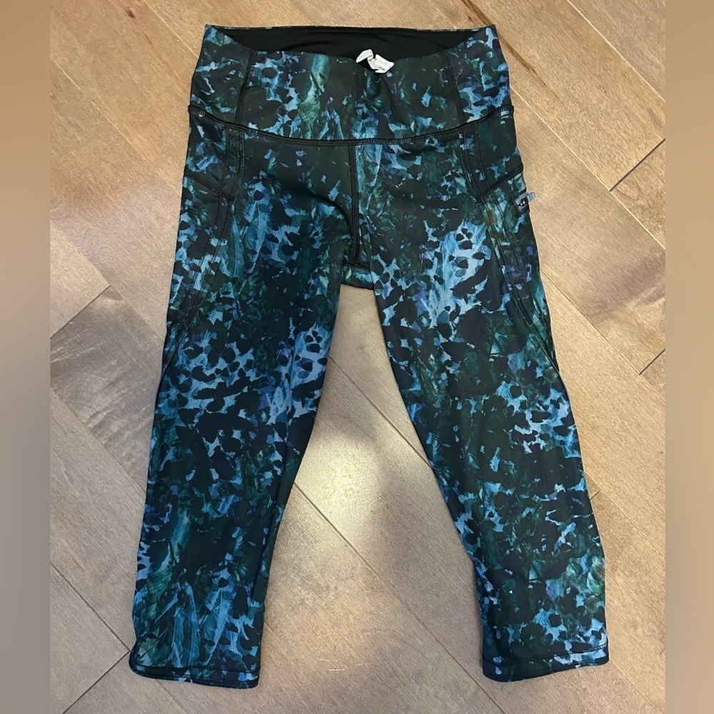 Lululemon Run Top Speed Cropped Medium Rise Leggings with Curved Hem- size 4